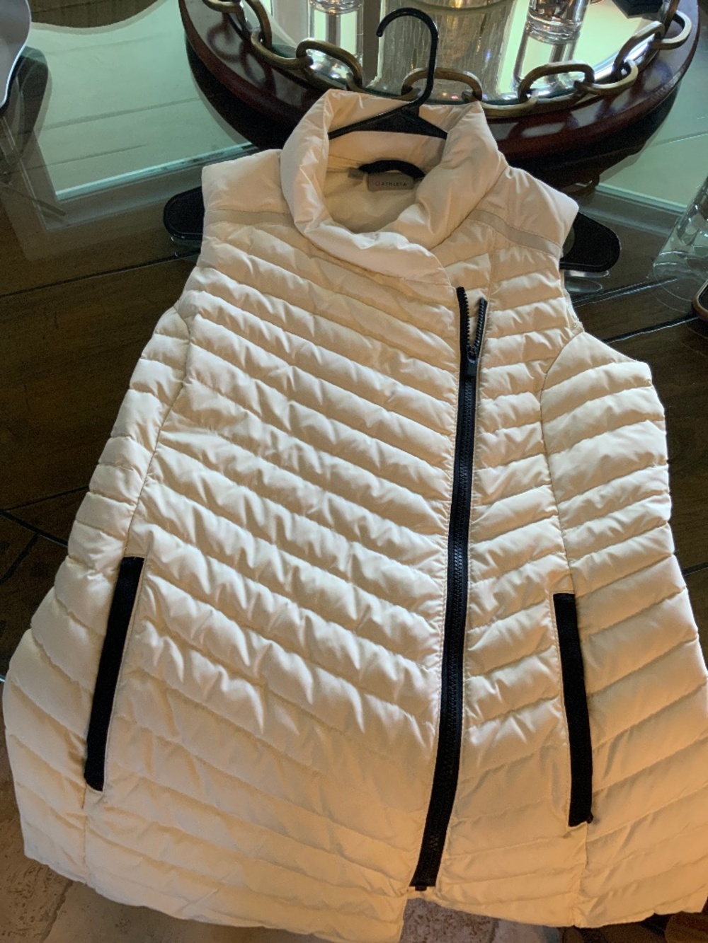 Athleta So Down Front zip puffer vest